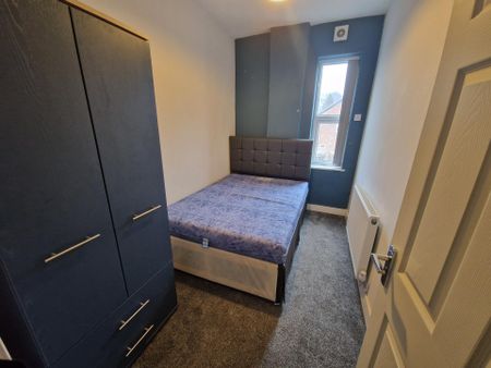 Manchester Road East - Photo 3