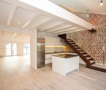 Traumhaftes Dachgeschoss-Loft mit offener Galerie und Einbauküche - Foto 3