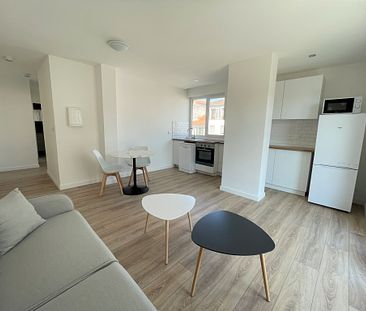 Appartement 3 pièces 49m2 MARSEILLE 5EME 1 086 euros - Photo 2