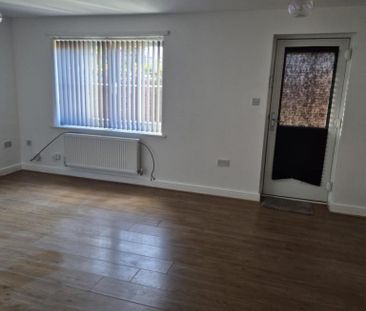 3 bedroom townhouse to rent - Photo 1