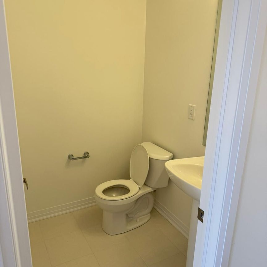 For Lease - 39 Gunnel Road, Welland, Ontario - Photo 1