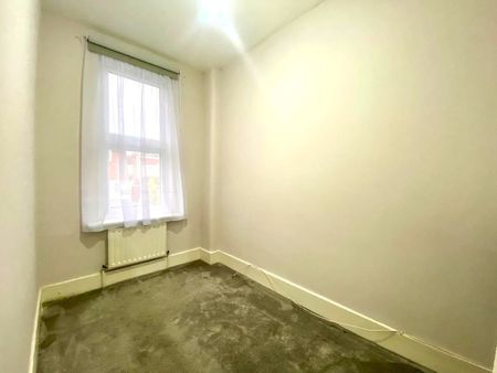 4 Bed Terraced House, Totterdown Street, SW17 - Photo 3