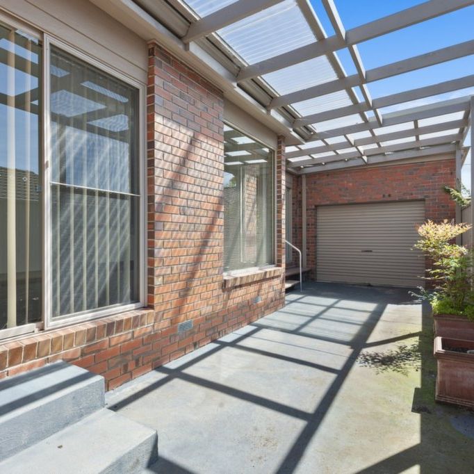 Low Maintenance Three Bedroom Home in Ballarat North - Photo 1