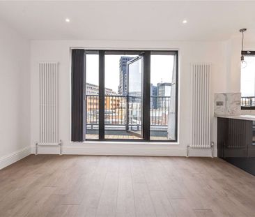 A bright top floor one bedroom apartment with a terrace. - Photo 1