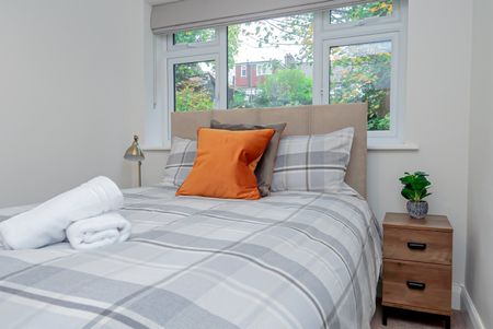 2 Bed Flat, Brighton Road, CR8 - Photo 3