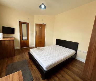 4 bedroom semi-detached house to rent - Photo 6