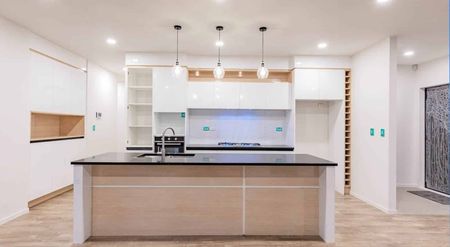 Spacious & Stylish Family Home - Photo 2
