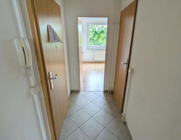 ++ schöne & günstige 3-Raum-Wohnung - großer Balkon mit Ausblick ins Grüne ++ - Photo 1