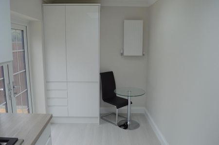 Studio to rent - Photo 2