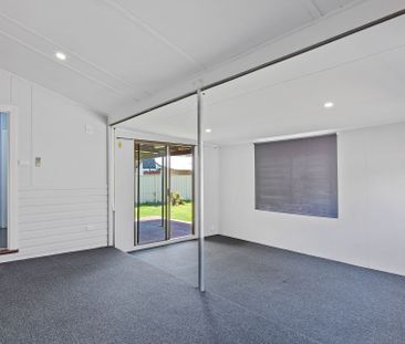 Cosy Carey Park Home - Photo 3