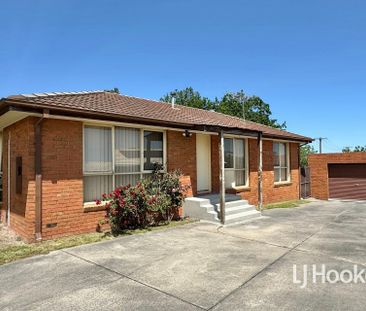 10 Sue Court, Hampton Park VIC - Photo 2