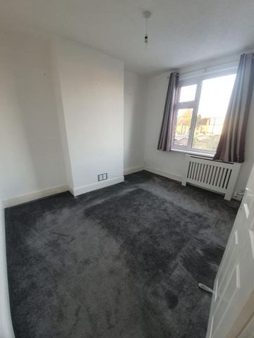 4 bedroom terraced house to rent - Photo 5