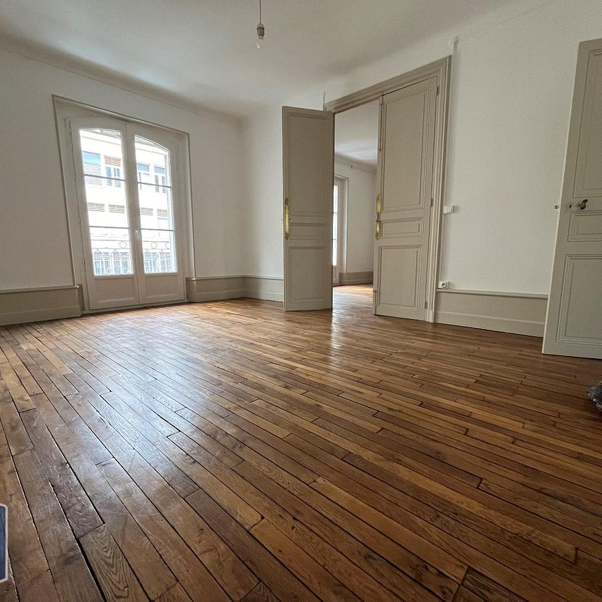 Location appartement 4 pièces de 117.99m² - Photo 1