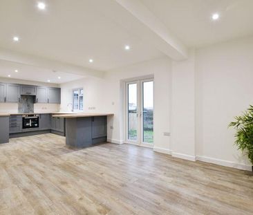 3 bedroom semi-detached bungalow to rent - Photo 6