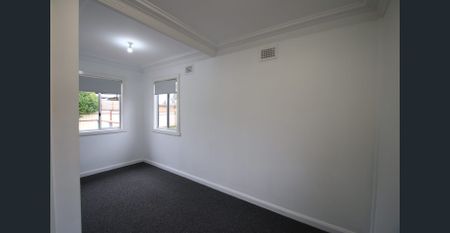 Charming Cottage in Convenient Orange Location - Photo 4