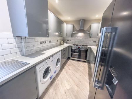 6 bedroom terraced house to rent - Photo 3