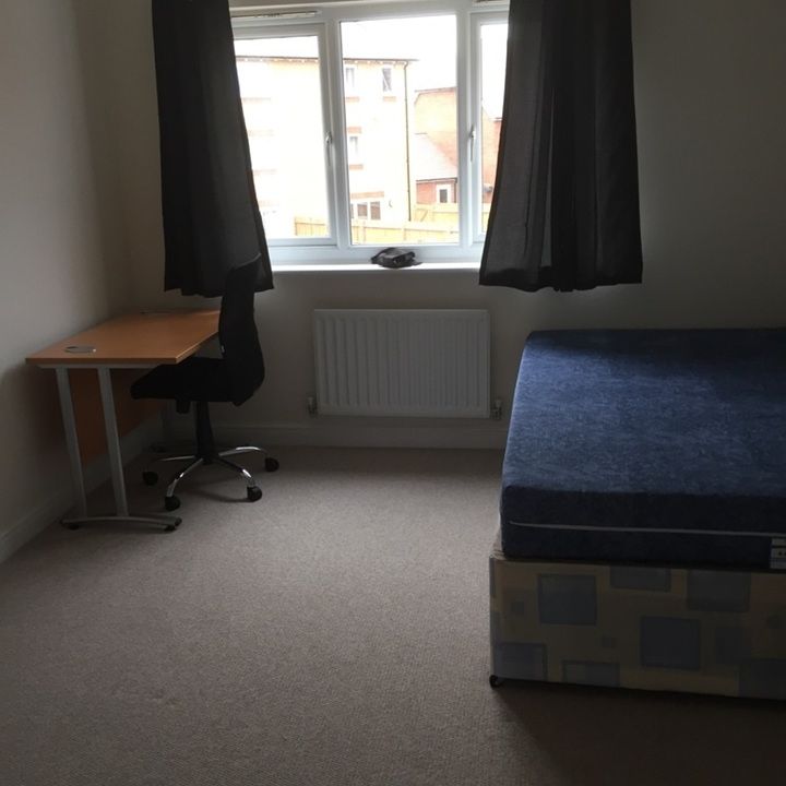 6 Bed Terraced House, Great Clover Leaze, BS16 - Photo 1