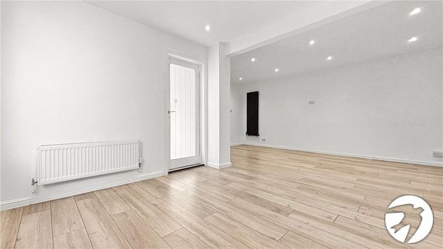 4 bedroom semi-detached house to rent - Photo 1