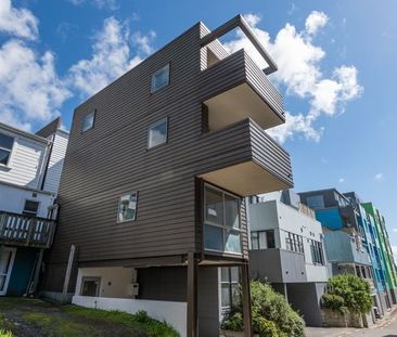 3 bdrm townhouse + carport **SHORT TERM TENANCY** - Photo 4