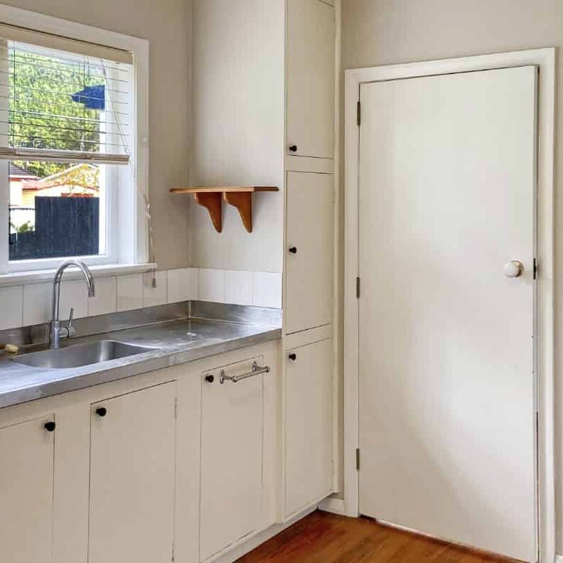 Modern & Convenient Three-Bedroom Townhouse - Photo 1