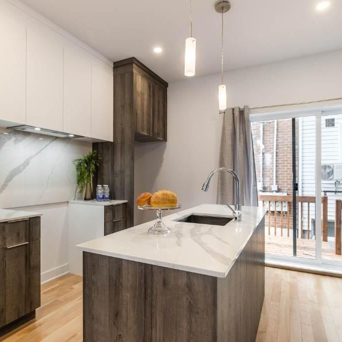 Maison de ville moderne dans le Vieux-Terrebonne - Photo 1