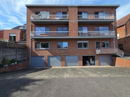 Uitzonderlijk ruim appartement met 4 slaapkamers, bureau en dubbele garage - Photo 4