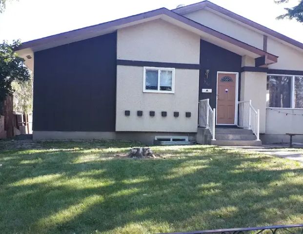 3 Bedrooms and 1.5bathroom main floor house for rent in Marlborough NE in Sept. | 990 Marcombe Drive Northeast, Calgary - Photo 1