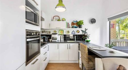 One bedroom flat in arkles bay - Photo 5