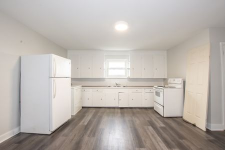 Cozy 2 Bedroom Upper Unit in Welland!! - Photo 3