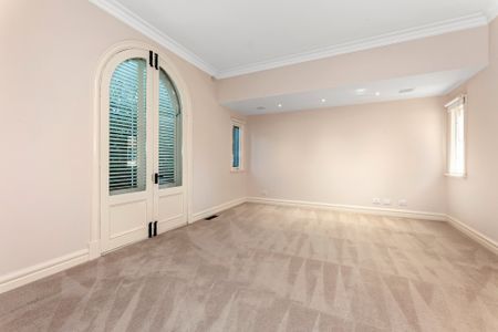 Please contact Molly Rogerson to arrange an inspection; SandringhamPM2@hodges.com.au - Photo 3