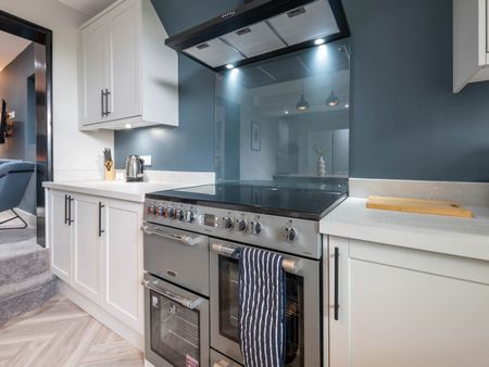 Westover Road (Room 4), Bramley, Leeds - Photo 2