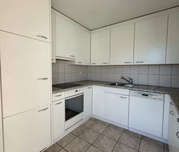 Grosszügige, helle Wohnung im 5. Stock, direkt beim Bahnhof, mit Garage - Photo 3