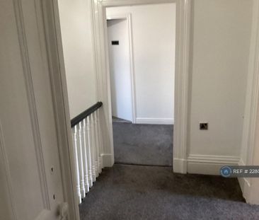 6 bedroom terraced house to rent - Photo 2