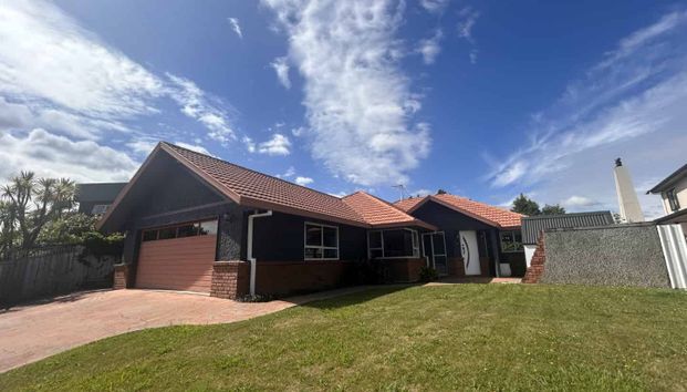 Picturesque on Pacific Drive! - Photo 1