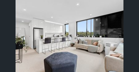 Stylish One Bedroom Apartment In Central Location - Photo 2