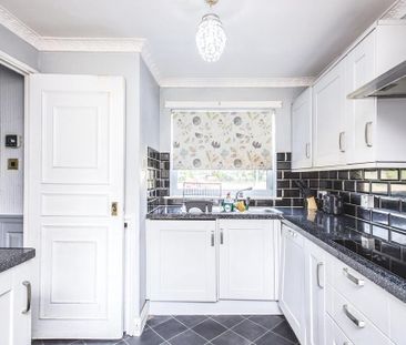 3 bedroom end of terrace house to rent - Photo 6