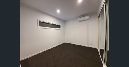 MODERN TOWNHOUSE - Photo 5