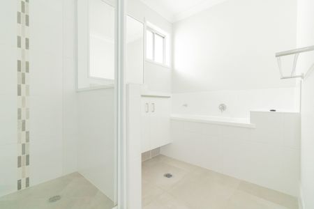 5 Hillsborough Place, Pimpama QLD 4209 - House For Rent | Domain - Photo 5