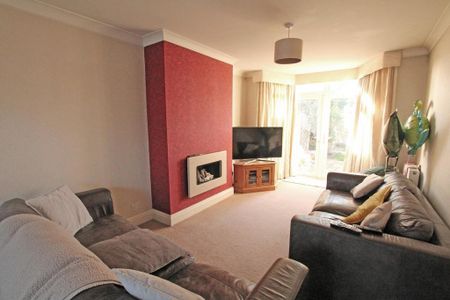 3 bedroom detached house to rent - Photo 2