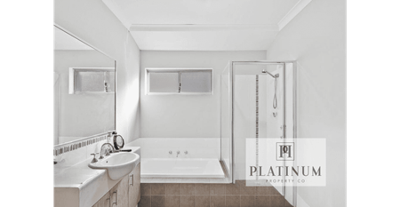 Spacious 4-Bedroom & 3 Bathroom Family Home - Photo 2