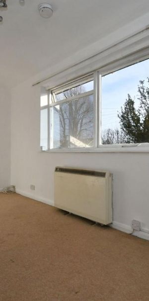 Grove Road, Isleworth - Photo 1