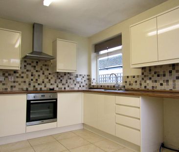 2 bedroom detached bungalow to let - Photo 1