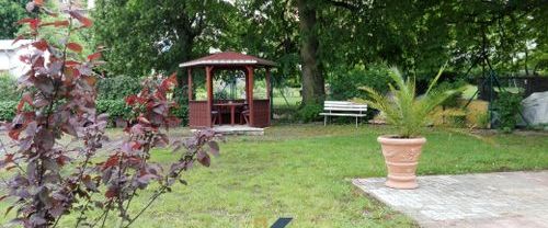 Wohnen im stilvollen Ambiente! 2 Zi.-Whg. in Villa mit EBK, Garten und PKW-Stellpl. - Photo 1