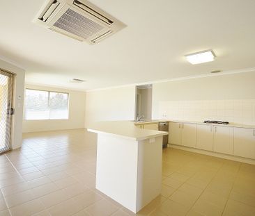 17 Grandis Drive, Baldivis WA 6171 - Photo 5