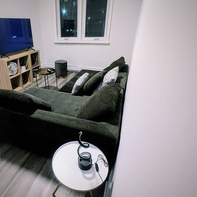 For Lease - 206 Bathurst Street, Toronto, Ontario - Photo 1