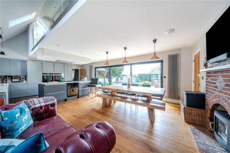 5 bedroom detached house to rent - Photo 4