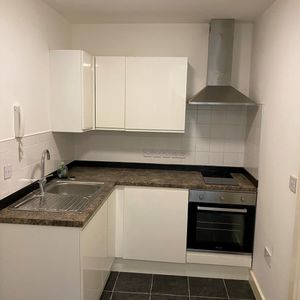 Room in a Shared Flat, Alexandra House, SO14 - Photo 2