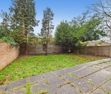 1 bedroom in Albert Street, Slough - Photo 2