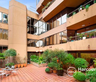 Inner-City Living - Studio Apartment - Photo 2