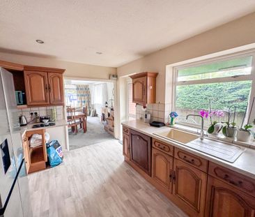 3 bedroom detached bungalow to rent - Photo 2